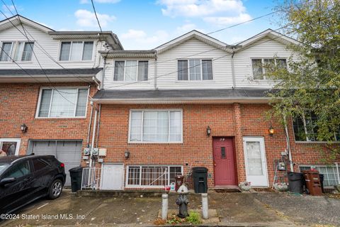 Photo of 61 Mariners Lane, Staten Island, NY 10303 (MLS # 2406519)
