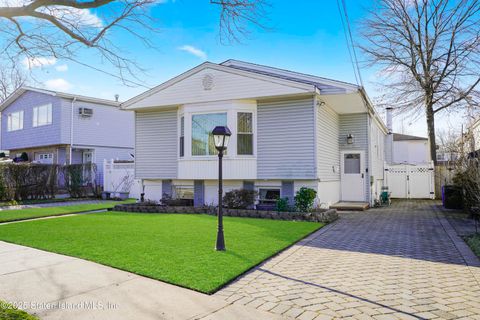 Photo of 56 Wolverine Street, Staten Island, NY 10306 (MLS # 2502948)