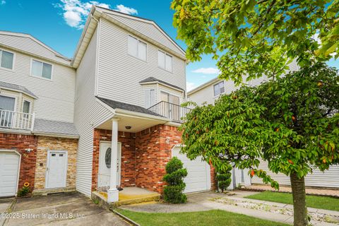 Photo of 50 Dina Court, Staten Island, NY 10306 (MLS # 2504886)
