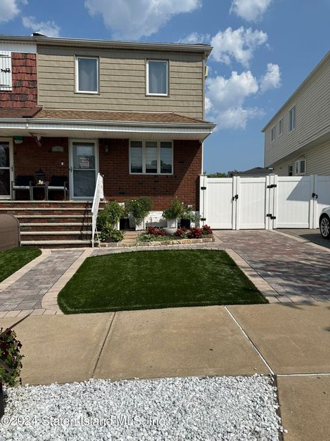 Photo of 89 Alexander Avenue, Staten Island, NY 10312 (MLS # 2404722)