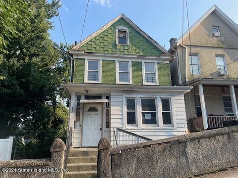 Photo of 14 Prospect Avenue, Staten Island, NY 10301 (MLS # 2404913)
