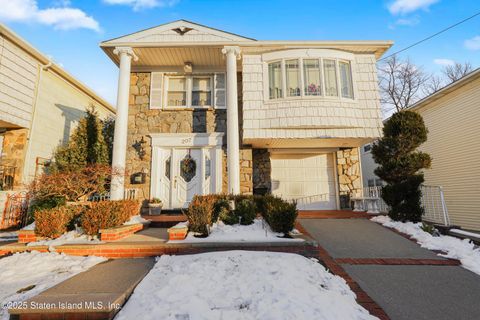 Photo of 207 Freedom Avenue, Staten Island, NY 10314 (MLS # 2500907)