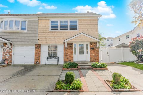 Photo of 510 Leverett Avenue, Staten Island, NY 10308 (MLS # 2506320)