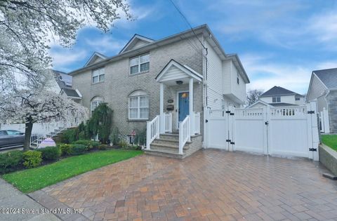 Photo of 400 Armstrong Avenue, Staten Island, NY 10308 (MLS # 2402385)