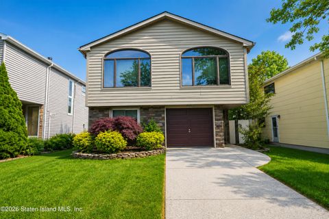 Photo of 32 President Street, Staten Island, NY 10314 (MLS # 2602677)