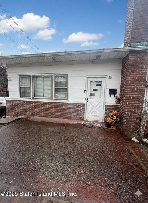 Photo of 210 Hylan Boulevard, Staten Island, NY 10305 (MLS # 2506943)