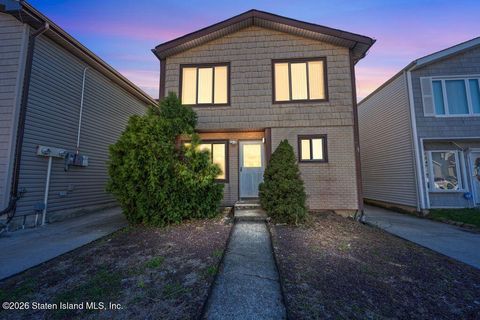 Photo of 26 Manchester Drive, Staten Island, NY 10312 (MLS # 2601702)