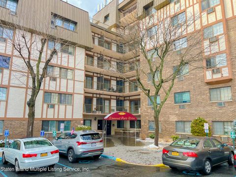 Photo of 2 Elmwood Park Drive #227, Staten Island, NY 10314 (MLS # 2400827)