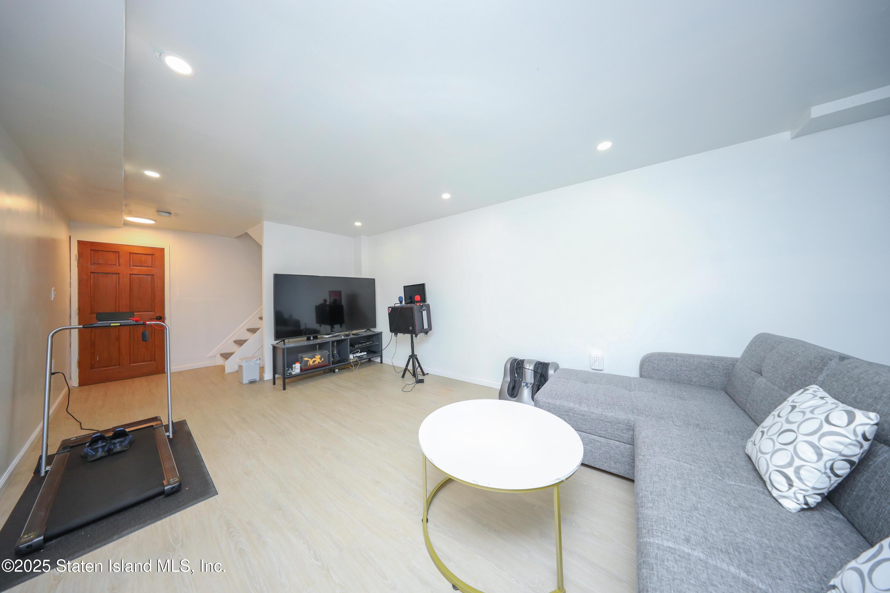 135 St Johns Avenue, Staten Island, New York image 17