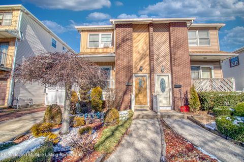 Photo of 25 Walnut Avenue, Staten Island, NY 10308 (MLS # 2401253)