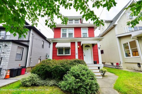 Photo of 40 Bement Avenue, Staten Island, NY 10310 (MLS # 1163048)