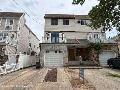 Photo of 187 Keating Place, Staten Island, NY 10314 (MLS # 2505049)