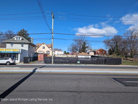 Photo of 4185 Hylan Blvd, Staten Island, NY 10308 (MLS # 2501596)