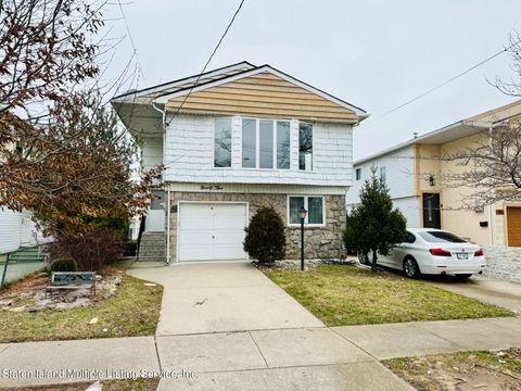 Photo of 95 Slater Boulevard, Staten Island, NY 10305 (MLS # 2400387)