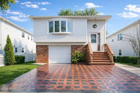 Photo of 697 Woolley Avenue, Staten Island, NY 10314 (MLS # 2602237)