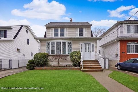 Photo of 298 Burbank Avenue, Staten Island, NY 10306 (MLS # 1160648)