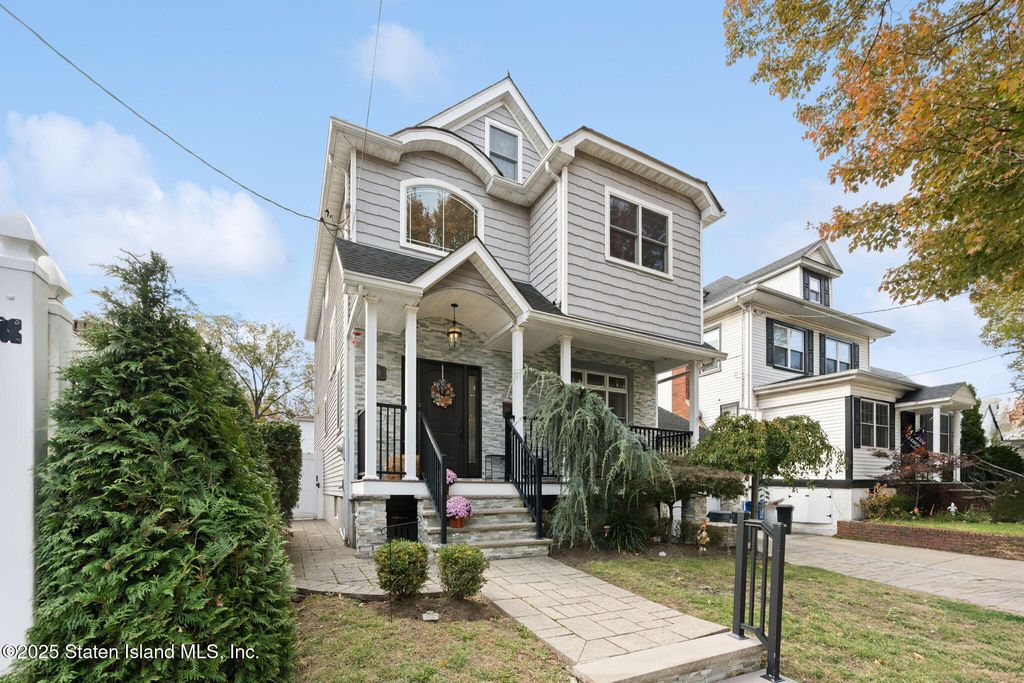 Photo of 140 Constant Avenue, Staten Island, NY 10314 (MLS # 2506495)