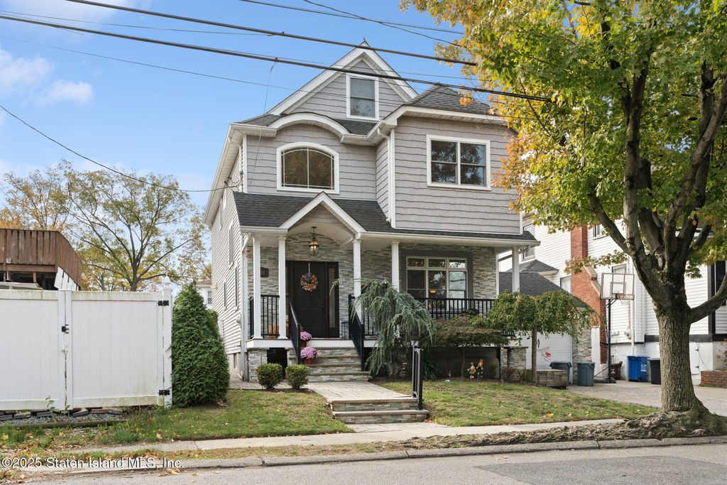 Photo of 140 Constant Avenue, Staten Island, NY 10314 (MLS # 2506495)