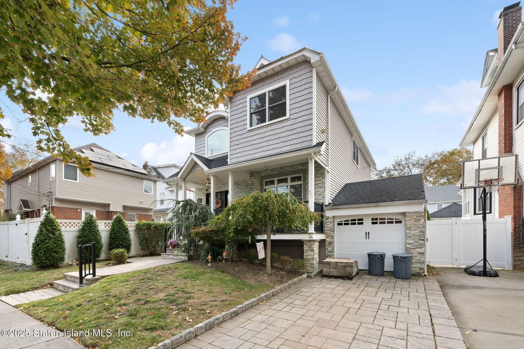 Photo of 140 Constant Avenue, Staten Island, NY 10314 (MLS # 2506495)