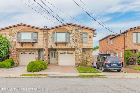Photo of 100 Gary Place, Staten Island, NY 10314 (MLS # 1160922)