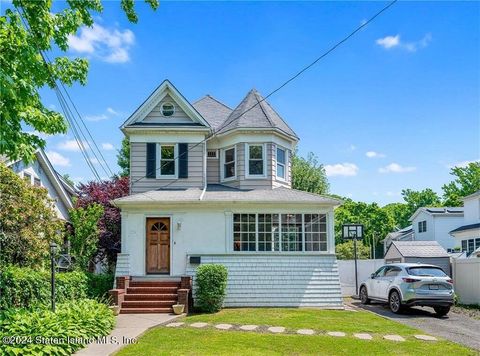 Photo of 217 Guyon Avenue, Staten Island, NY 10306 (MLS # 2404075)