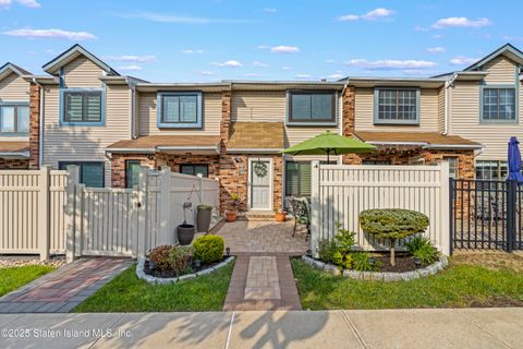 Photo of 28 Mcdivitt Ave #11, Staten Island, NY 10314 (MLS # 2505378)