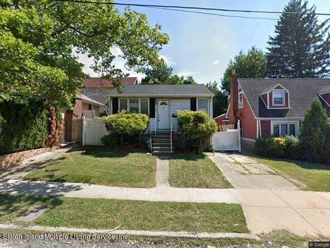 Photo of 118 Lortel Avenue, Staten Island, NY 10314 (MLS # 1164939)