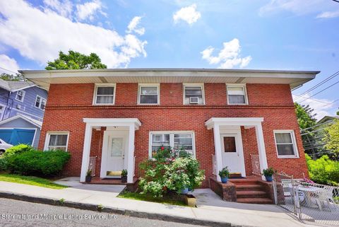Photo of 1 Dyson Street, Staten Island, NY 10304 (MLS # 2401522)