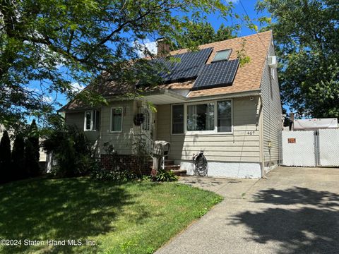 Photo of 467 Gansevoort Boulevard, Staten Island, NY 10314 (MLS # 2403765)