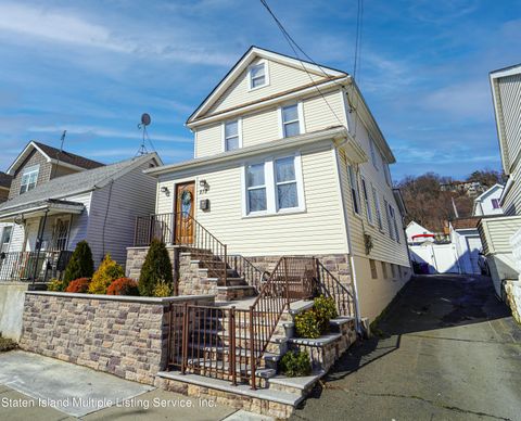 Photo of 278 Gordon Street, Staten Island, NY 10304 (MLS # 1160553)