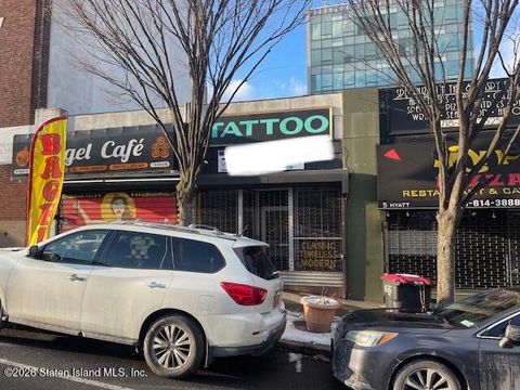 Photo of 7 Hyatt Street, Staten Island, NY 10301 (MLS # 2600429)