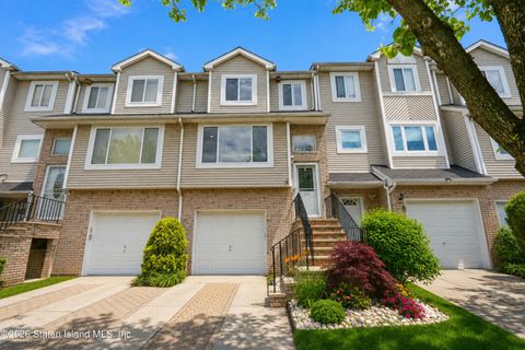 Photo of 196 Pembrook Loop, Staten Island, NY 10309 (MLS # 2602842)