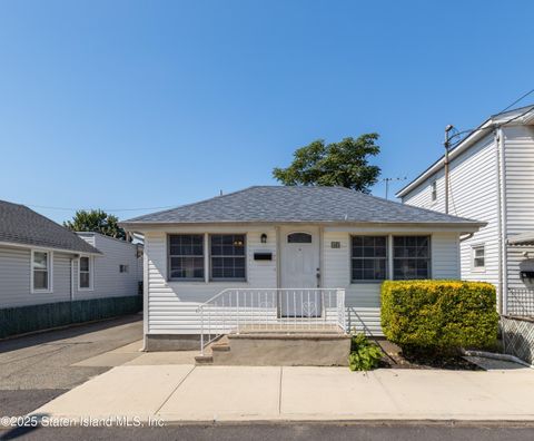 Photo of 40 Waterside Street, Staten Island, NY 10306 (MLS # 2503800)
