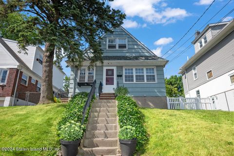 Single Family Residence in Staten Island NY 24 Bayview Place.jpg