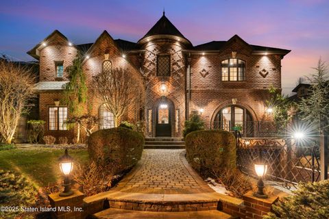 Photo of 160 Bertha Place, Staten Island, NY 10301 (MLS # 2500293)