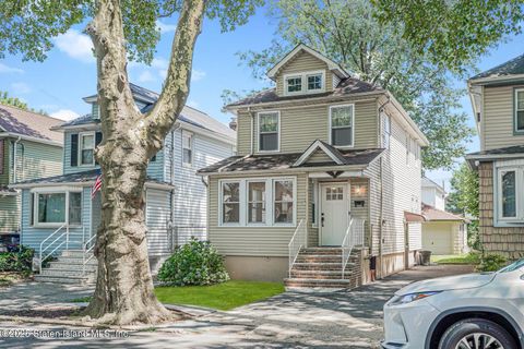 Photo of 13 Hawthorne Avenue, Staten Island, NY 10314 (MLS # 2504740)