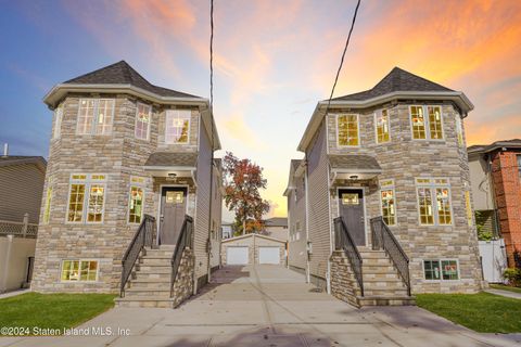 Photo of 135 Sommer Avenue, Staten Island, NY 10314 (MLS # 2406016)