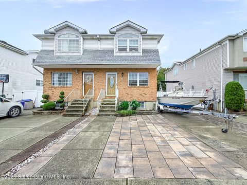 Photo of 58 Getz Avenue, Staten Island, NY 10312 (MLS # 2506005)