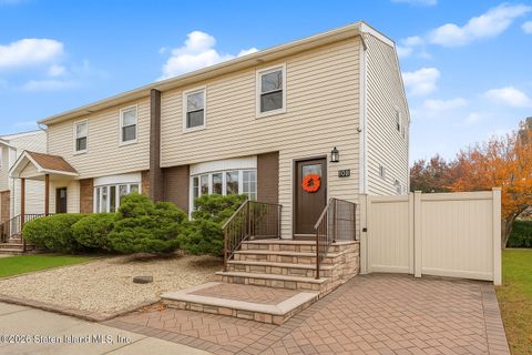 Photo of 108 Moffett Street, Staten Island, NY 10312 (MLS # 2600374)