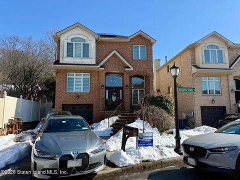 Photo of 7 Bogota Street, Staten Island, NY 10314 (MLS # 2600959)