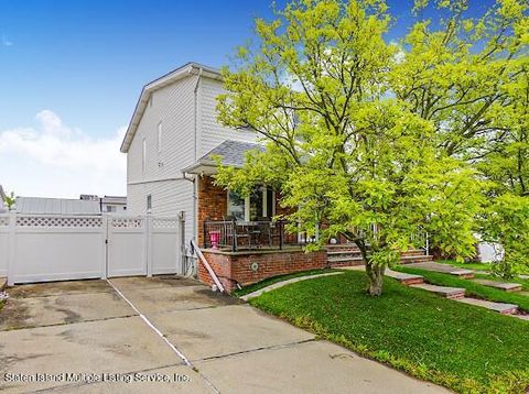 Photo of 45 Berry Avenue, Staten Island, NY 10312 (MLS # 1165578)