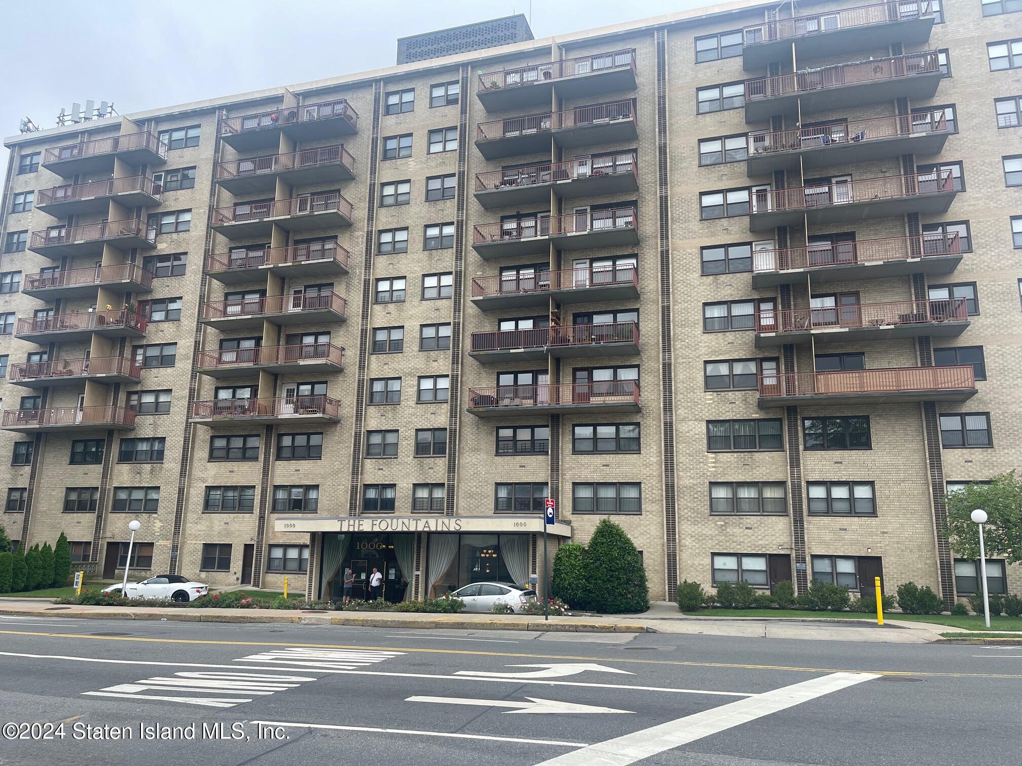 1000 Clove Road #8-C, Staten Island, New York image 1