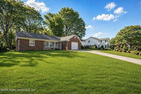 Photo of 20 Delphine Terrace, Staten Island, NY 10305 (MLS # 2602338)