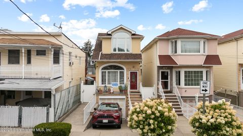 Photo of 271 Clifton Avenue, Staten Island, NY 10305 (MLS # 2504631)