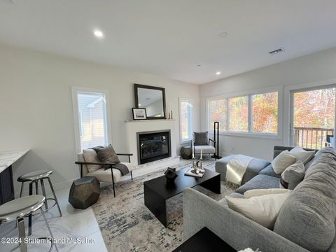 Photo of 30 Harris Lane, Staten Island, NY 10309 (MLS # 2406066)