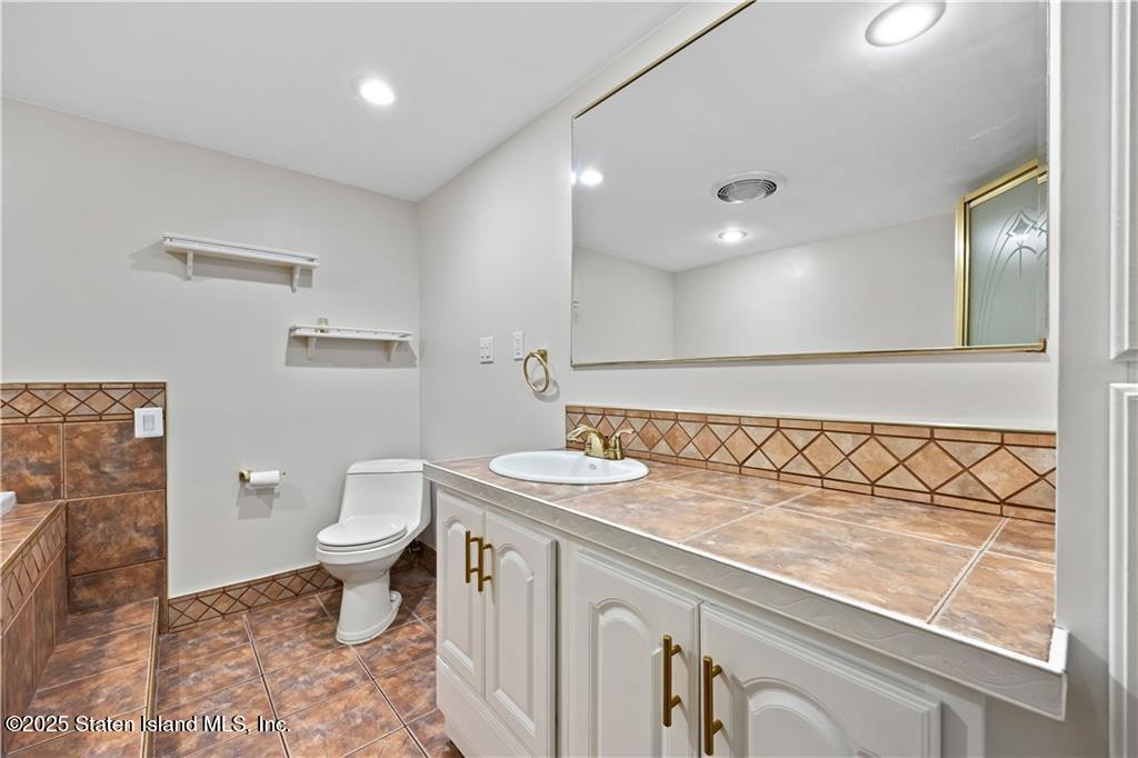 1182 Arthur Kill Road, Staten Island, New York image 22