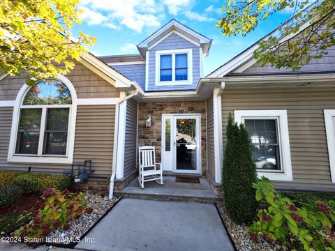 Photo of 16 Chart Loop, Staten Island, NY 10309 (MLS # 2405771)