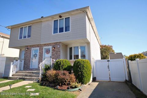 Photo of 449 Pompey Avenue, Staten Island, NY 10312 (MLS # 2506484)