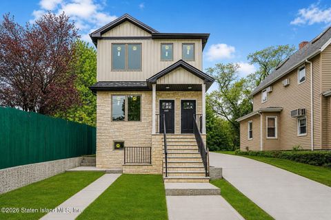 Photo of 239 Barnard Avenue, Staten Island, NY 10307 (MLS # 2602644)