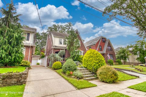 Photo of 44 Park Court, Staten Island, NY 10301 (MLS # 2601103)